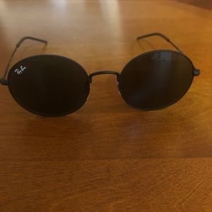 Gently used black round ray ban sunglasses